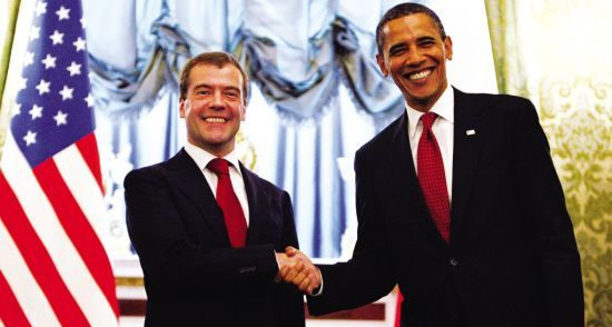 梅德韋傑夫與美國時任總統歐巴馬（右）