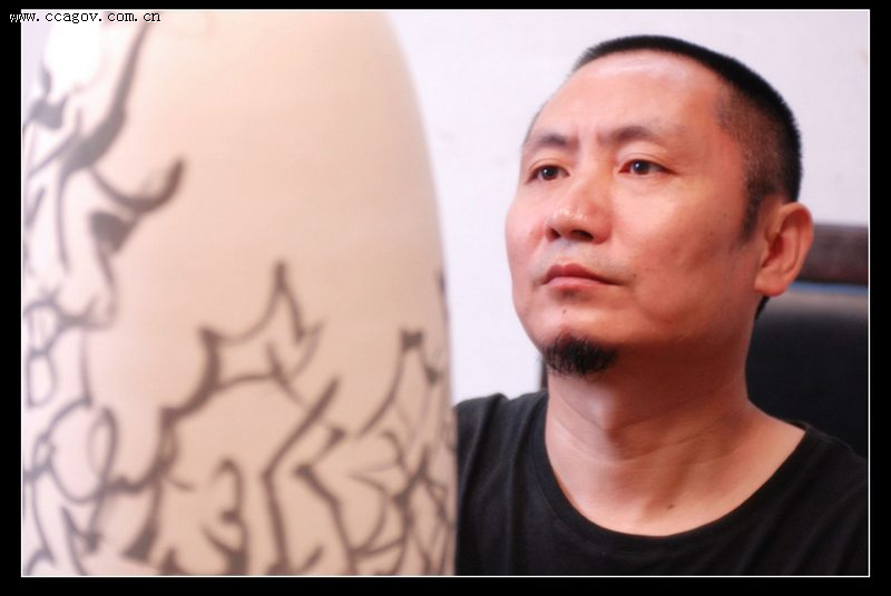 徐慶華(中國篆刻書法家,上海書法家協會副主席) 徐慶華(中國篆刻書法家,上海書法家協會副主席)