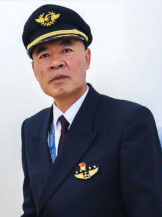 王世榮(東航雲南原機長) 王世榮(東航雲南原機長)