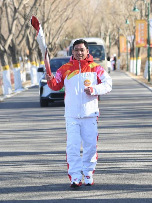 王威(北京冬奧會火炬手) 王威(北京冬奧會火炬手)
