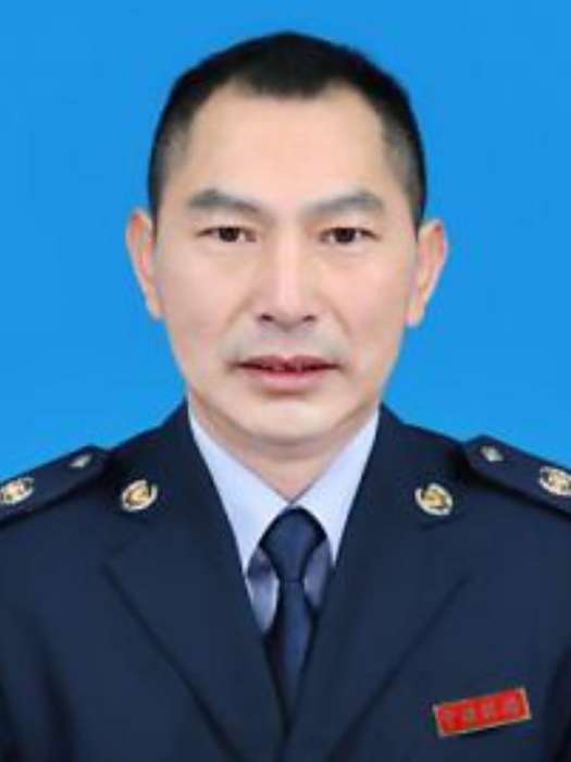 曾慶雲(江西省吉安市永豐縣稅務局黨委委員、副局長) 曾慶雲(江西省吉安市永豐縣稅務局黨委委員、副局長)