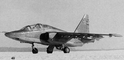 Su-25UB原型機，T-8-UB