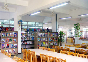 校圖書館