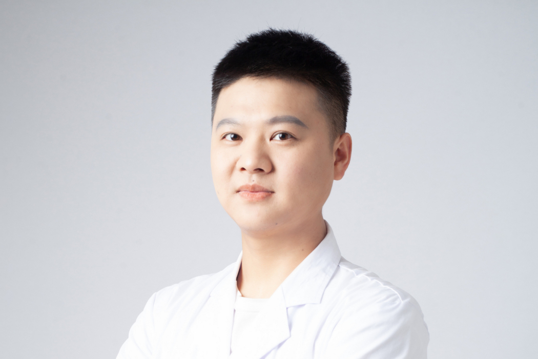 何毅斌(執業醫師) 何毅斌(執業醫師)
