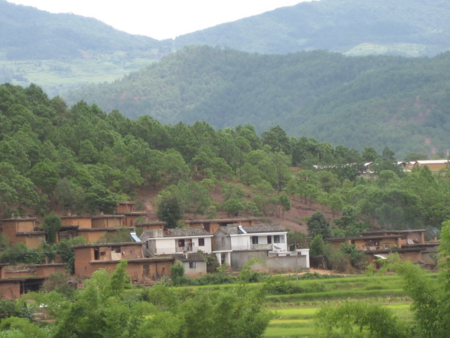 小鋪子村(雲南新平縣新化鄉下轄村) 小鋪子村(雲南新平縣新化鄉下轄村)