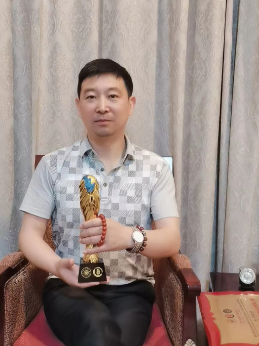 徐勇(宿遷右上教育諮詢有限公司董事長) 徐勇(宿遷右上教育諮詢有限公司董事長)