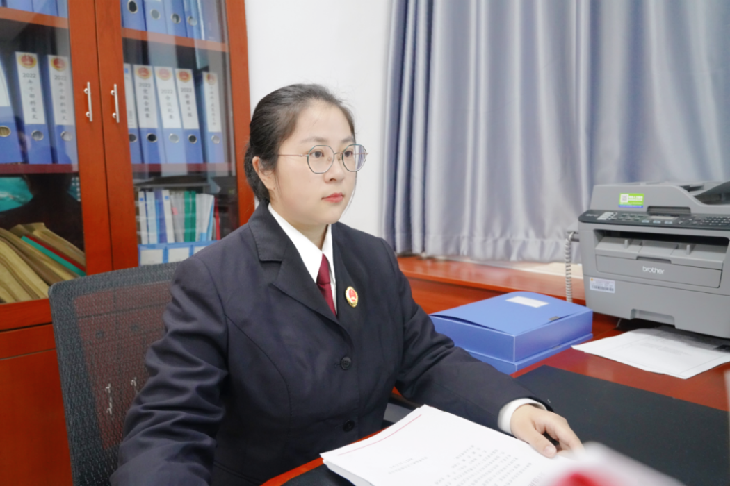 袁暢(榆林市人民檢察院政治部幹部科工作人員) 袁暢(榆林市人民檢察院政治部幹部科工作人員)