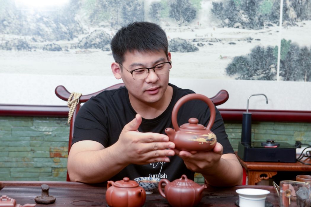 周健(助理工藝美術師) 周健(助理工藝美術師)
