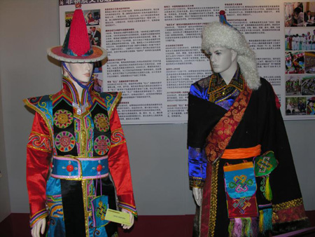 圖3 蒙古服飾上的蒙古族刺繡