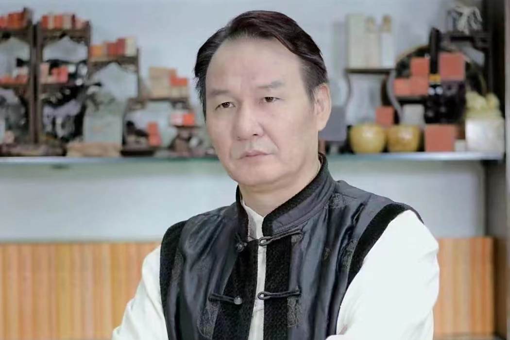 何少華(仙桃市書法家協會主席、中國書法家協會專業委員會委員) 何少華(仙桃市書法家協會主席、中國書法家協會專業委員會委員)