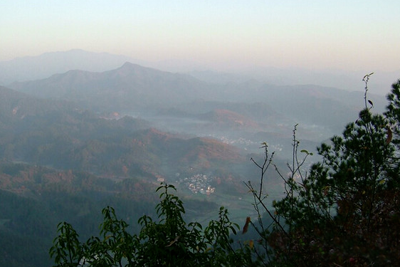 大牛山(湖北省鹹寧市嘉魚縣官橋鎮山體) 大牛山(湖北省鹹寧市嘉魚縣官橋鎮山體)