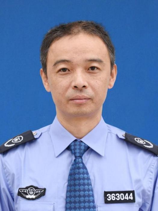 楊劍(江西省宜春市樟樹生態環境局黨組成員、副局長) 楊劍(江西省宜春市樟樹生態環境局黨組成員、副局長)