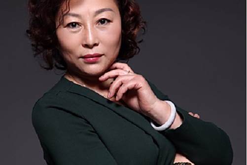 張珺(法國華裔畫家) 張珺(法國華裔畫家)