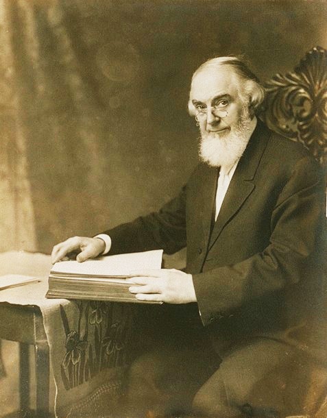 查爾斯·羅素（Charles Russell）於1911年