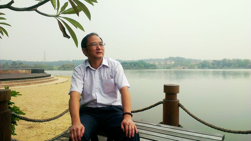 深圳市書法家協會副主席，鄒堅。