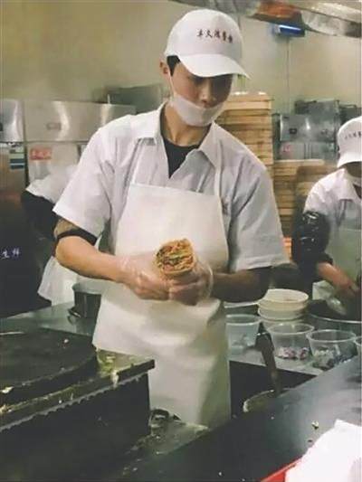張學芝(南京中醫藥大學食堂員工) 張學芝(南京中醫藥大學食堂員工)