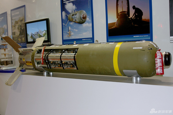 美國生產的CBU-105型集束炸彈