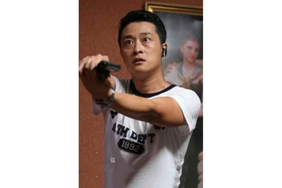 李坤(刑偵劇《天亮請睜眼》中的角色) 李坤(刑偵劇《天亮請睜眼》中的角色)