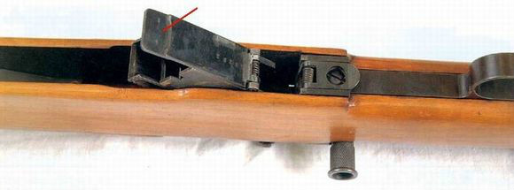 M39衝鋒鎗可摺疊彈匣座（彈匣已去掉）特寫