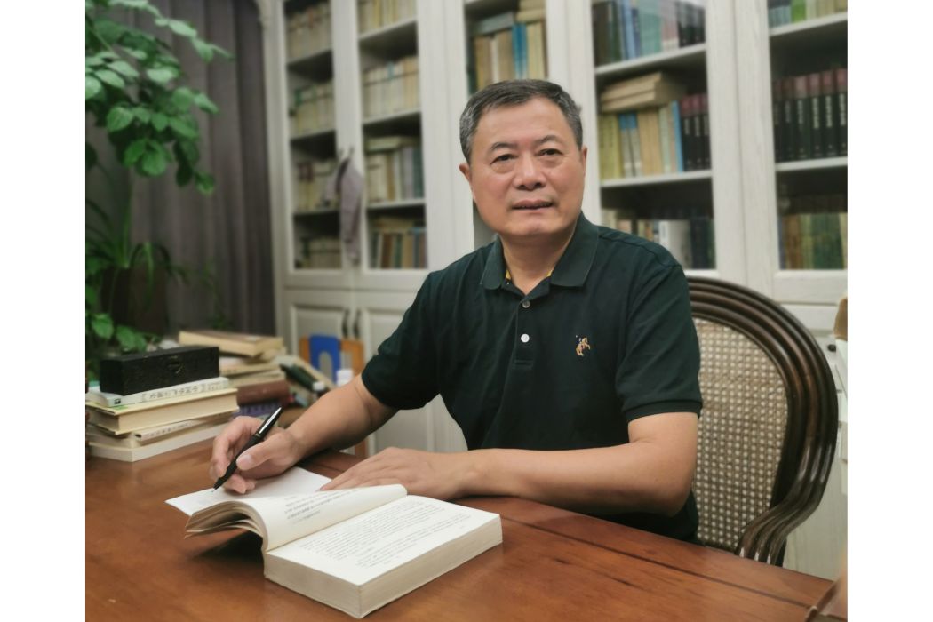 周群(南京大學教授) 周群(南京大學教授)