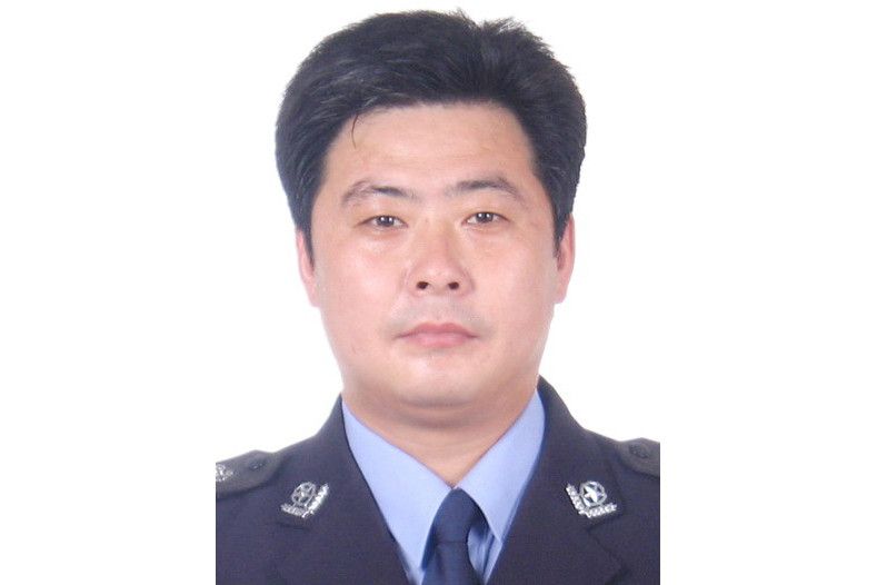 靳斌(湖北省襄陽市老河口市公安局孟樓派出所原副所長、三級警長) 靳斌(湖北省襄陽市老河口市公安局孟樓派出所原副所長、三級警長)