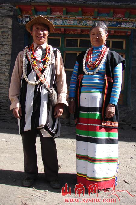 2011年斗玉鄉斗玉村珞巴族的民族服裝1