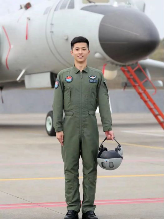 陳嘉樂(空軍航空兵某師轟-6K機長) 陳嘉樂(空軍航空兵某師轟-6K機長)