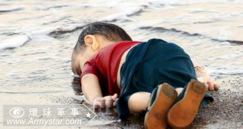 死在沙灘上的難民嬰兒