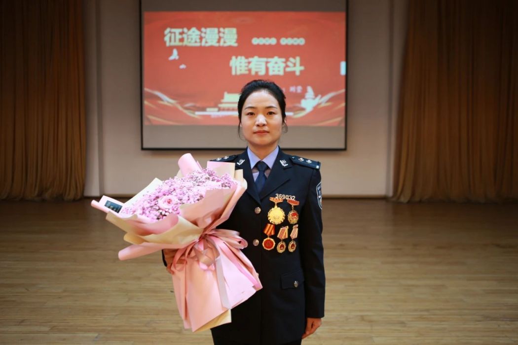 劉瑩(江西省樂安縣人民檢察院鰲溪檢察室主任兼司法警察大隊大隊長) 劉瑩(江西省樂安縣人民檢察院鰲溪檢察室主任兼司法警察大隊大隊長)