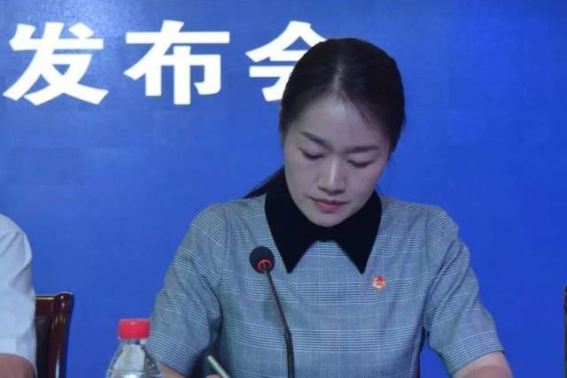 劉雯雯(河南省漯河市臨潁縣委副書記、政法委書記,縣委黨校校長) 劉雯雯(河南省漯河市臨潁縣委副書記、政法委書記,縣委黨校校長)