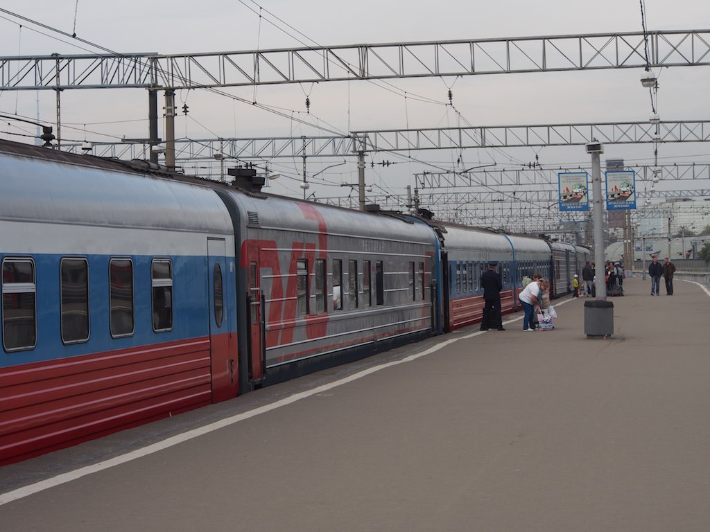 俄羅斯號列車停靠在莫斯科雅羅斯拉夫利站