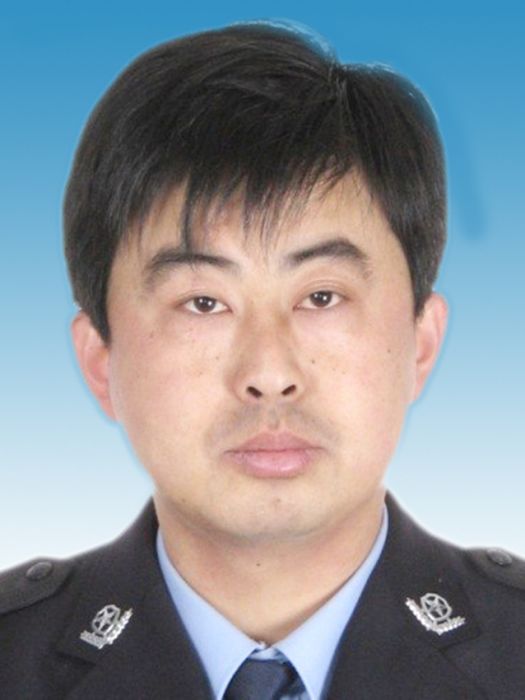 張景暉(山東省海陽市公安局黨委委員、副政委、四級高級警長) 張景暉(山東省海陽市公安局黨委委員、副政委、四級高級警長)