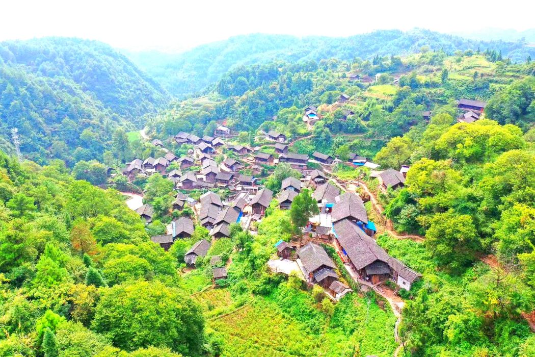 楊柳村(湖南省湘西土家族苗族自治州吉首市馬頸坳鎮下轄村) 楊柳村(湖南省湘西土家族苗族自治州吉首市馬頸坳鎮下轄村)