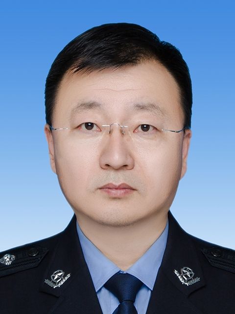王海濤(山東省煙臺市公安局高新技術產業開發區分局黨委委員、海岸大隊大隊長、三級高級警長) 王海濤(山東省煙臺市公安局高新技術產業開發區分局黨委委員、海岸大隊大隊長、三級高級警長)