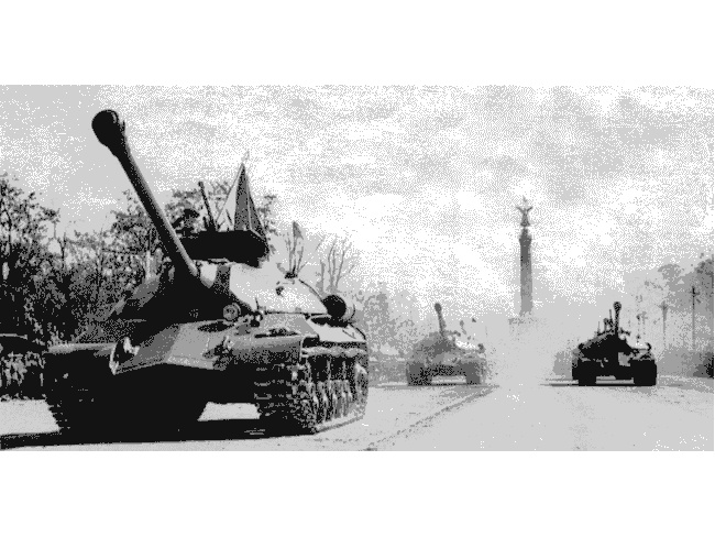 1945年9月7日柏林閱兵式上的IS-3重型坦克車隊