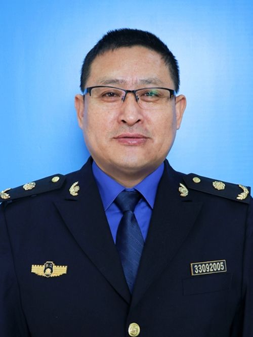 李長江(舟山市普陀區綜合行政執法局黨組成員、副局長) 李長江(舟山市普陀區綜合行政執法局黨組成員、副局長)