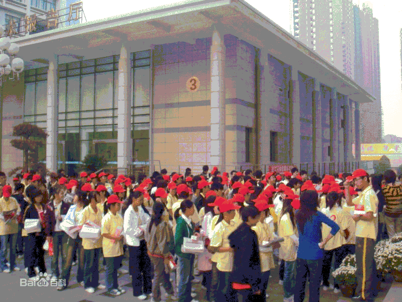 長江職業學院青年志願者協會義務賣報活動