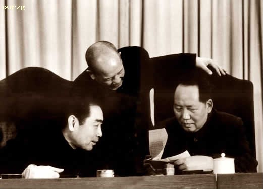 李維漢（中）與毛澤東主席、周恩來
