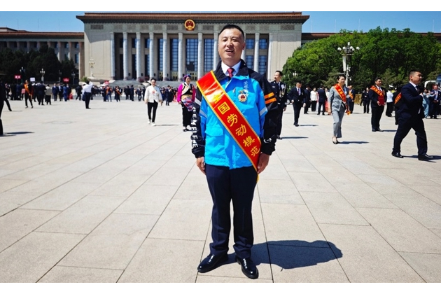 張文強(上海餓了么外賣騎手) 張文強(上海餓了么外賣騎手)