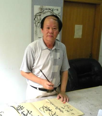 董國越 董國越
