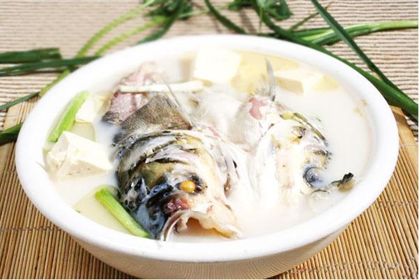 姜蒜燉鯽魚 姜蒜燉鯽魚