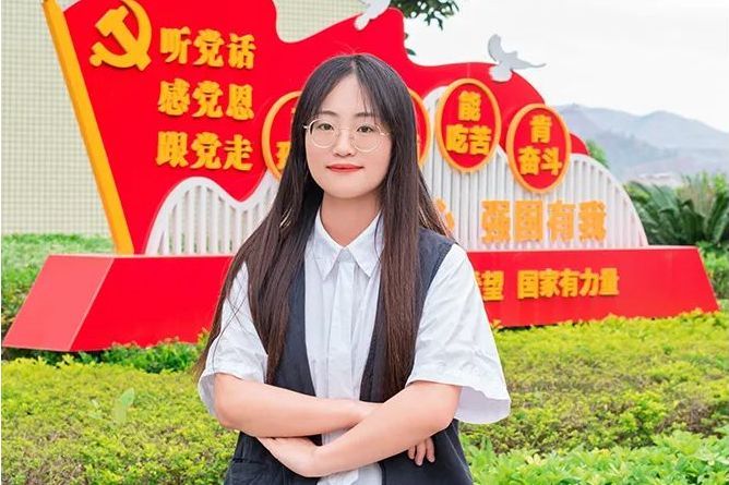 李菊(攀枝花市第三高級中學校教師) 李菊(攀枝花市第三高級中學校教師)