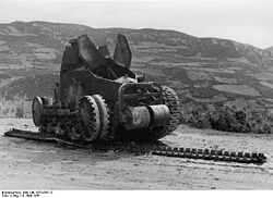 被擊毀的南斯拉夫皇家陸軍之雷諾FT-17坦克