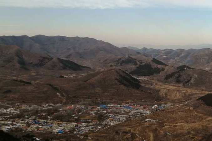 亮甲山(吉林省長白山脈老爺嶺下的山脈) 亮甲山(吉林省長白山脈老爺嶺下的山脈)