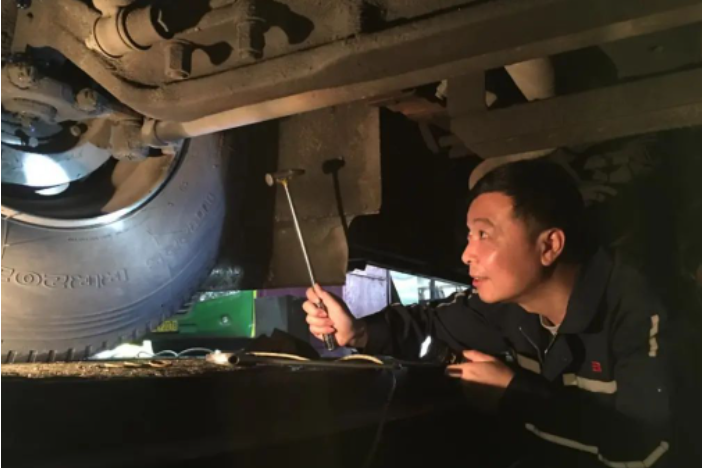 陳軒(廣州公交集團第三公共汽車有限公司汽車機械維修工) 陳軒(廣州公交集團第三公共汽車有限公司汽車機械維修工)