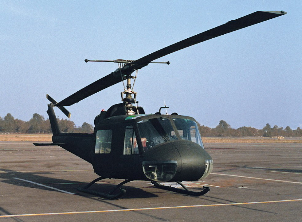 貝爾-204直升機