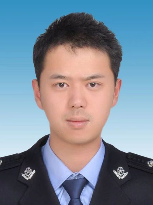 張駿(雲南省保山市龍陵縣公安局黨委委員、副局長) 張駿(雲南省保山市龍陵縣公安局黨委委員、副局長)