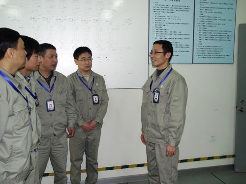 沈偉雄(上海閔行電力實業有限公司虹橋交通中心能源中心運行管理部經理) 沈偉雄(上海閔行電力實業有限公司虹橋交通中心能源中心運行管理部經理)
