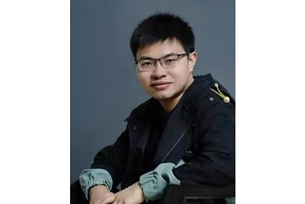 張建雄(深圳市人工智慧行業協會副會長) 張建雄(深圳市人工智慧行業協會副會長)