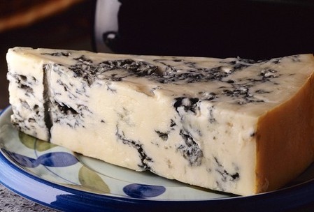 有著藍色大理石斑紋的藍乳酪